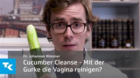 frau mit gurke|Yoni Cucumber Cleanse: Gefährlicher Gurken.